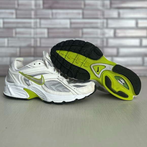 Nike running shoes. Used, good condition. Please see photos. Size 7.5 - Picture 1 of 7